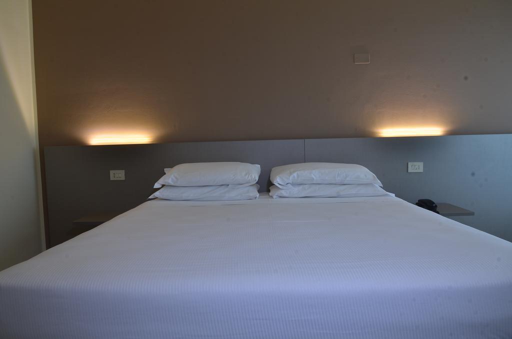 Th Assisi - Casa Leonori Hotel Buitenkant foto